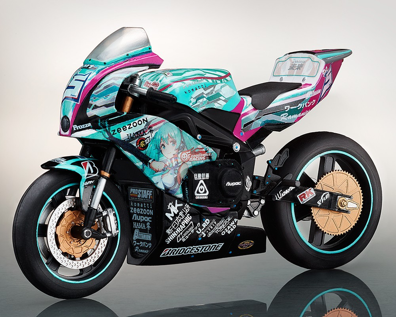 Illustration for article titled figma Racing Miku 2013:EV MIRAI ver. & ex:ride Spride.06-TTZero13